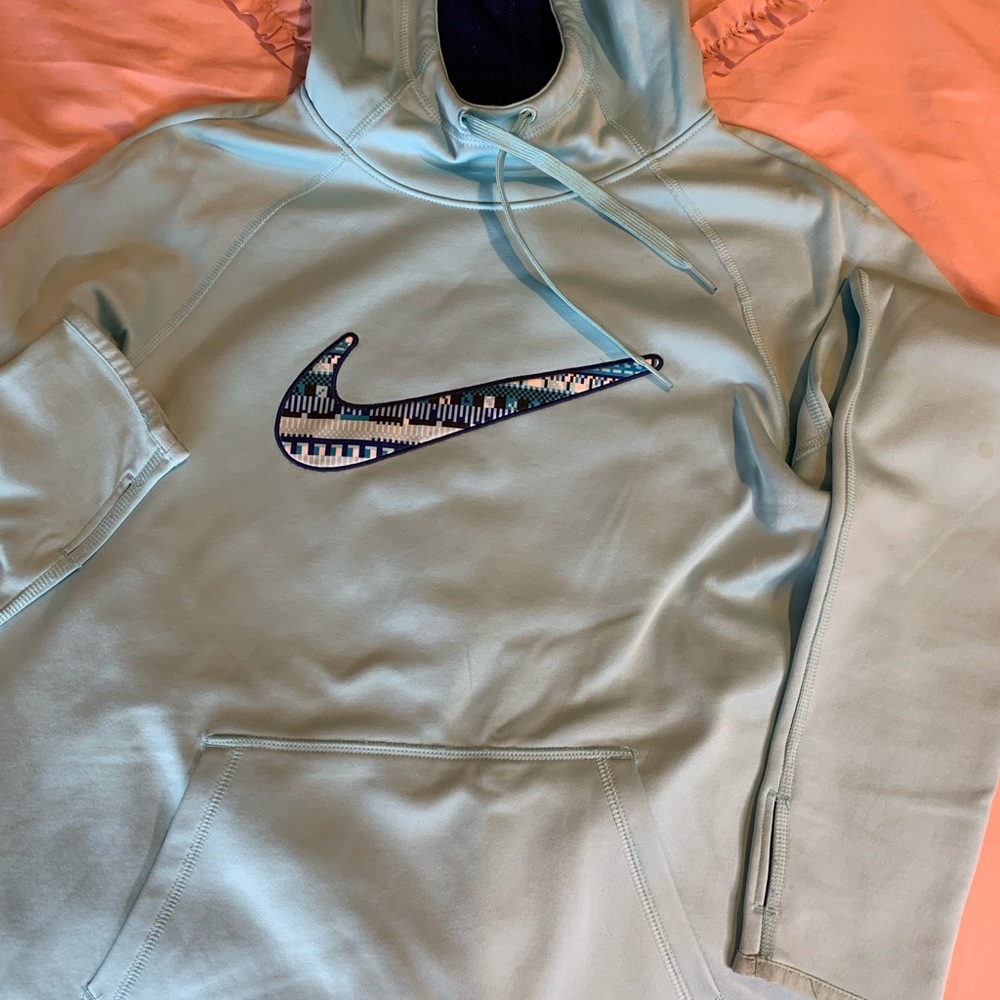 Women’s Nike Therma-fit sweatshirt!